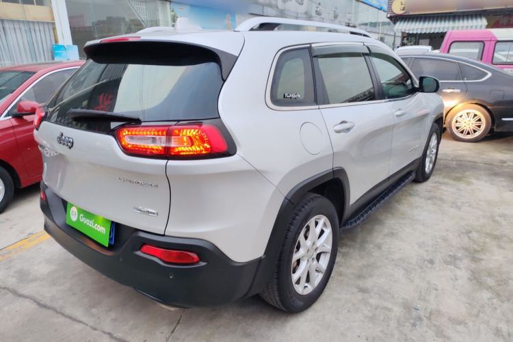 Used Jeep Cherokee 2016 2.4L Leading Edition
