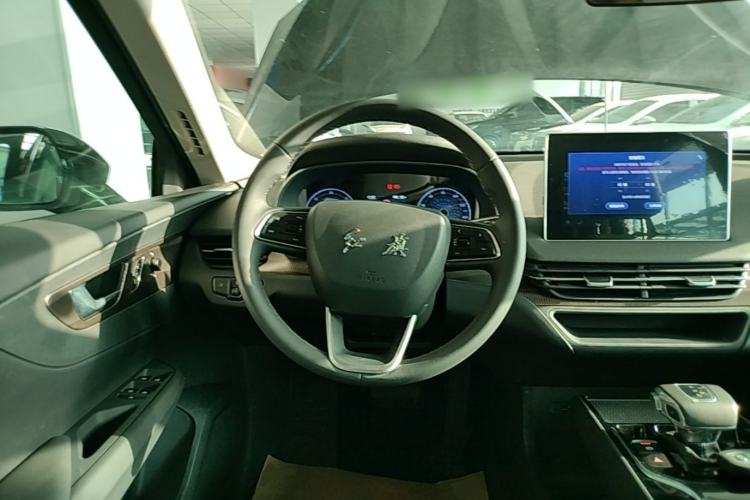 Used Hongqi E-QM5 2022 431 km Charge & Enjoy Edition
