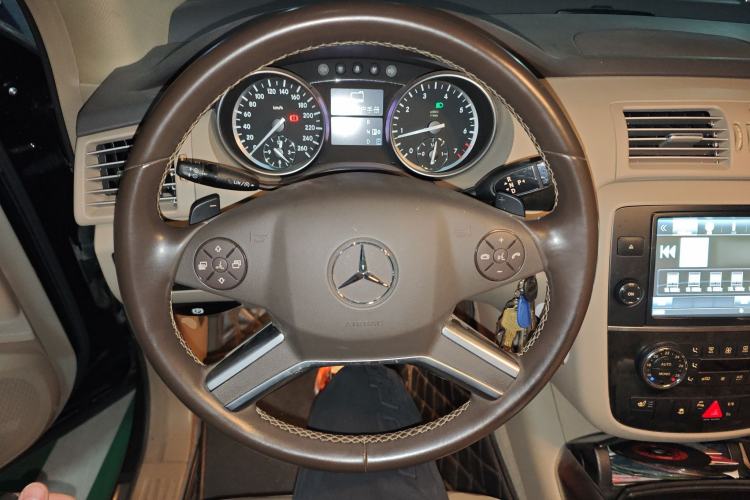 Used Mercedes-Benz R-Class 2017 R 320 4MATIC Business Edition Prestige Model
