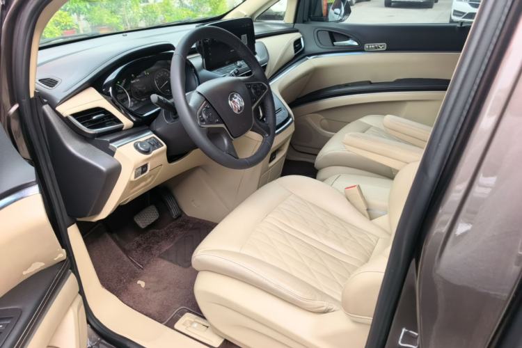 Used Buick GL8 2023 Facelifted Land Cruiser Executive Luxury Version