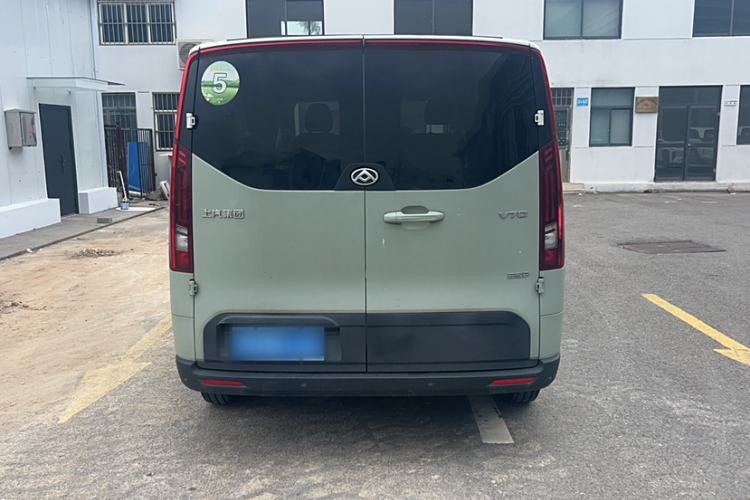 Used SAIC MAXUS Xintu V70 2023 2.0T Elite Edition Manual Transmission Short Wheelbase Low Roof 5/6 Seats (125 hp)
