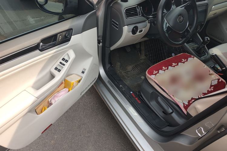 Used Volkswagen Sagitar 2015 1.6L Manual Comfort Model
