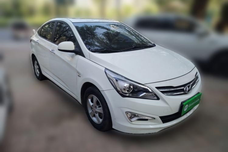Used Hyundai Verna (older generation) 2016 1.4L Automatic Leading-Edge GLX Front Right 45 Deg