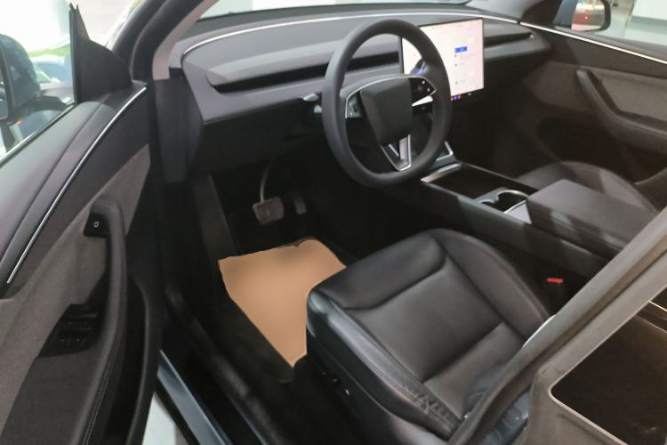 Used Tesla Model Y 2025 Rear-Wheel-Drive Version
