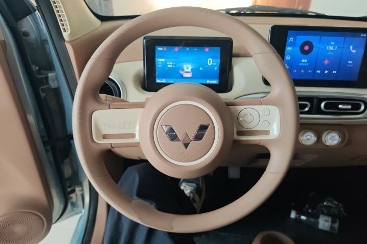 Used Wuling Hongguang MINIEV 2025 Four-Door Version Premium Edition Steering Wheel