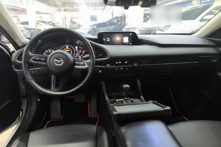 Used Mazda 3 Axela 2020 1.5L Automatic Luxury Version Center Console
