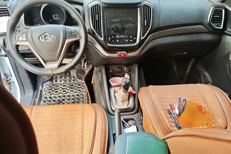 Used CHANGAN OSHAN CX70 2016 1.6L Manual Luxury Model Center Console