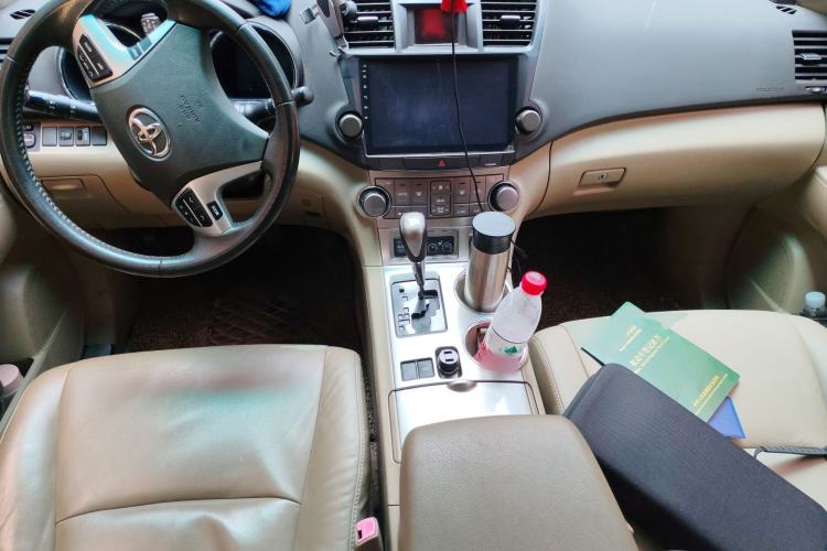 Used Toyota Highlander 2012 2.7L Two-Wheel Drive 7-Seater Luxury Edition
