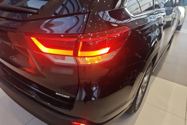 Used Toyota Highlander 2018 2.0T Two-Wheel Drive Luxury Edition 7 Seats China VI Standard
