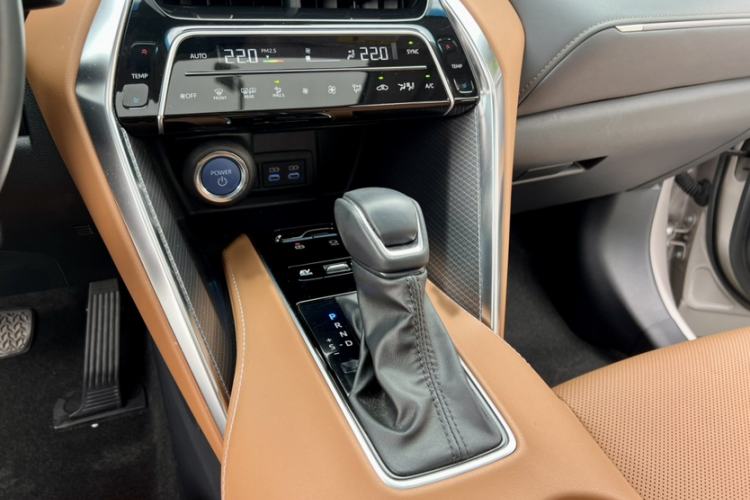 Used Toyota Venza 2022 Dual-Engine 2.5L CVT Two-Wheel Drive Prestige Edition Gear Lever