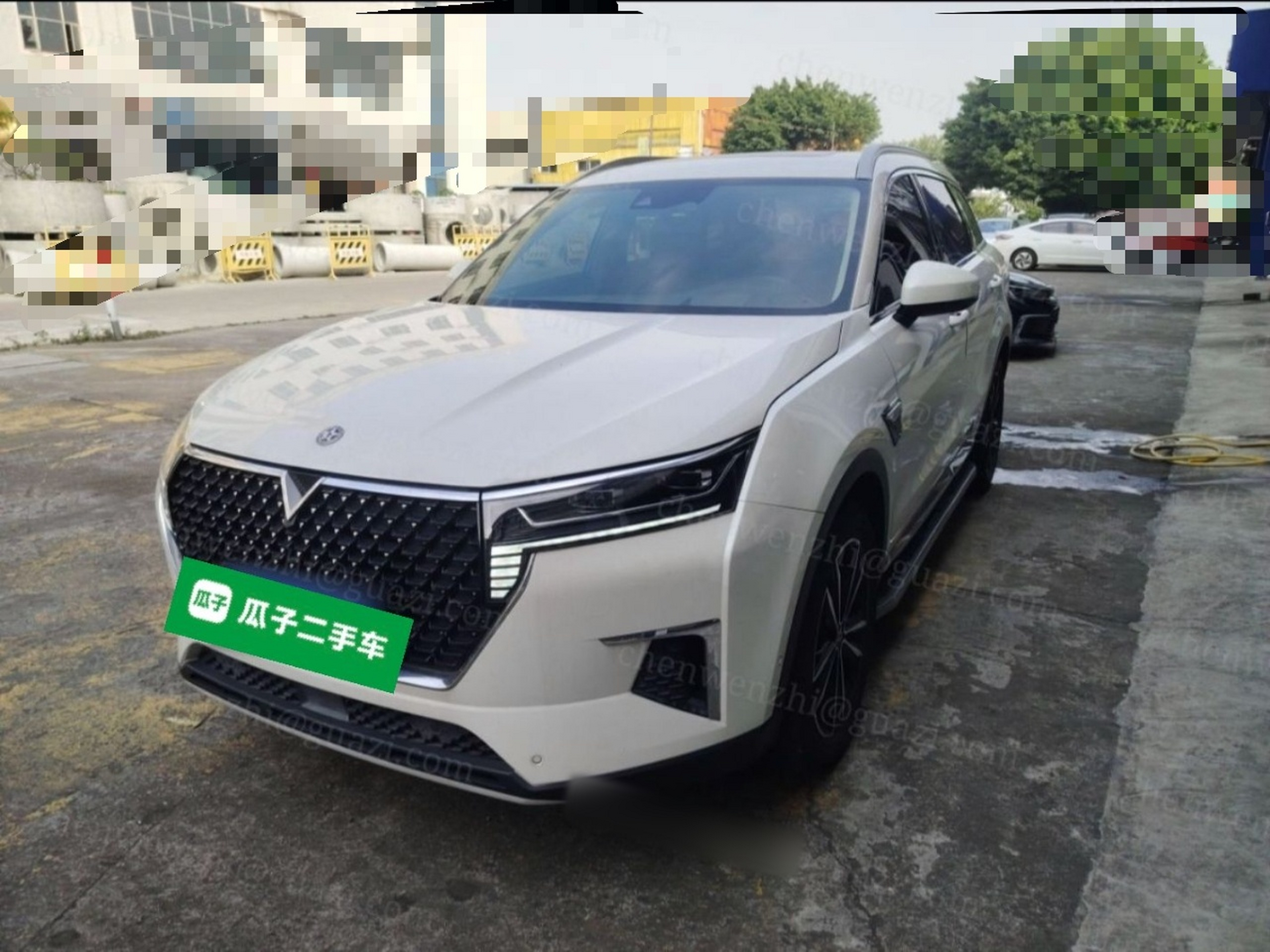 Под передней частью автомобиля