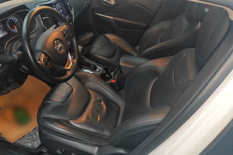 Used Jeep Cherokee 2019 2.0T Two-Wheel Drive Smart Enjoyment Version China VI