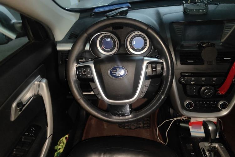 Used Bestune X80 2013 2.0L automatic luxury version
