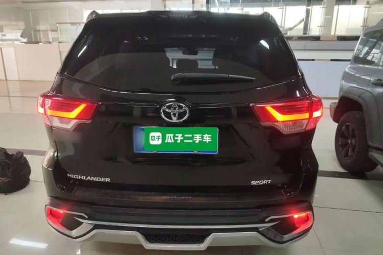 Used Toyota Highlander 2018 2.0T Four-Wheel Drive Luxury Version 7 Seats China VI Standard

