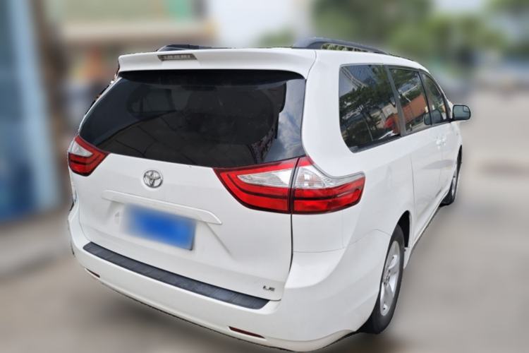 Used Toyota SIENNA  Rear Right 45 Deg