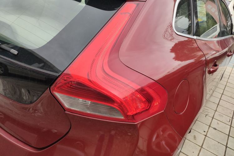 Used Volvo V40 2015 1.6T Zhiya Edition
