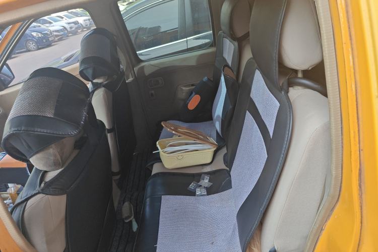 Used Nissan ZN Van 2013 2.4L Two-Wheel Drive Standard Model with 5 Seats
