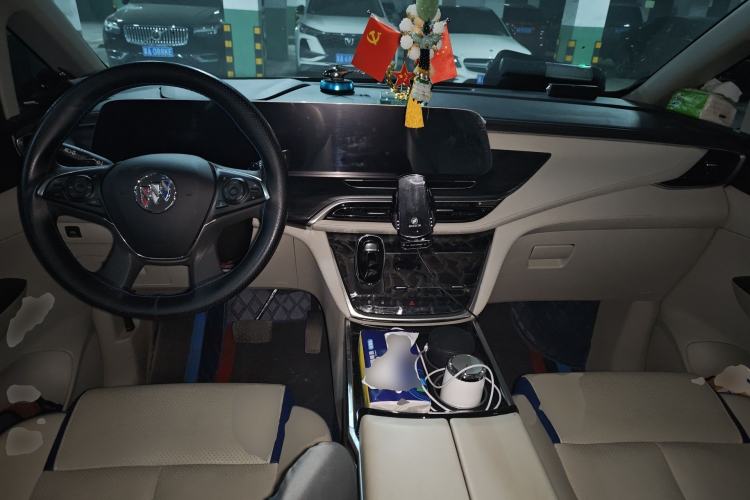 Used Buick GL8 2022 ES Landtrek 653T Comfort Edition Center Console