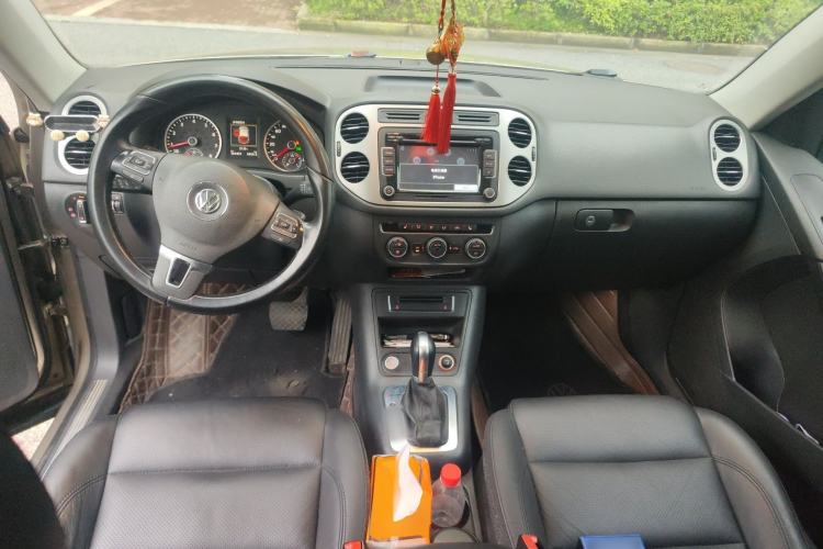 Used Volkswagen Tiguan 2015 1.8TSI Automatic All-Wheel-Drive Luxury Model Center Console