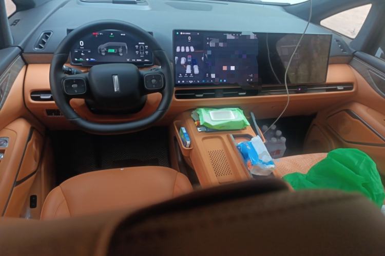 Used Wey Gaoshan 2025 Four-Wheel Drive Alpine 8 Center Console