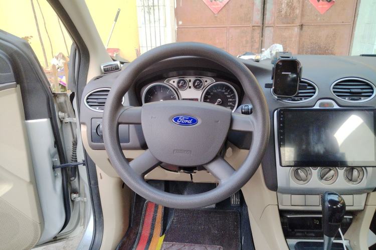 Used Ford Focus 2012 Sedan Classic 1.8L Automatic Base Model Steering Wheel