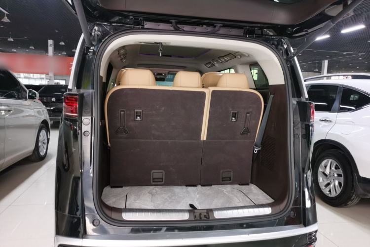 Used Denza D9 2024 DM-i 980 Four-Wheel Drive Prestige Model Trunk