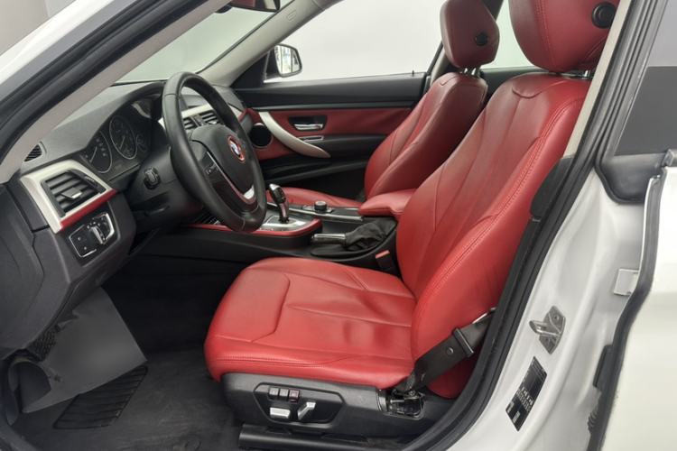 Used BMW 3 Series GT 2017 320i Sport Edition Interior 4