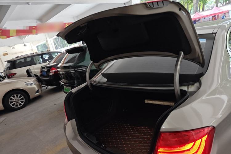 Used BMW 5 Series 2014 520Li Elegant Model
