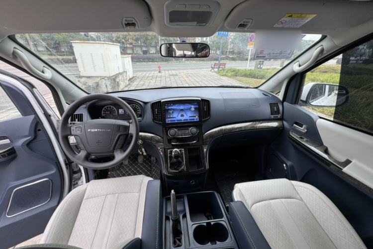 Used FORTHING Lingzhi PLUS 2023 2.0L Manual Luxury CNG 7-Seater
