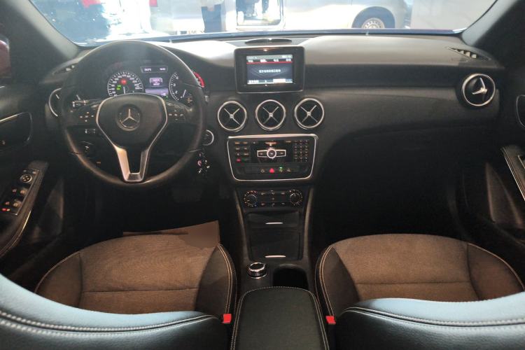 Used Mercedes-Benz A-Class 2015 A 180 Center Console