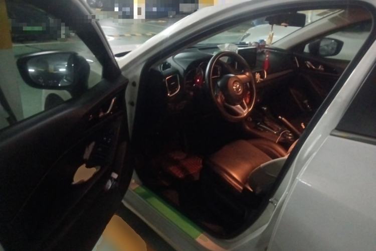 Used Mazda 3 Axela 2014 Sedan 1.5L Automatic Comfort Model
