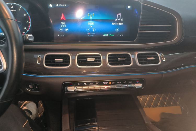 Used Mercedes-Benz GLE 2021 GLE 350 4MATIC Stylish Model Center Console