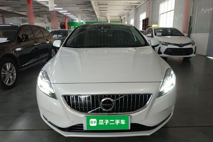 Used Volvo V40 2019 T3 Smart Luxury Edition Front