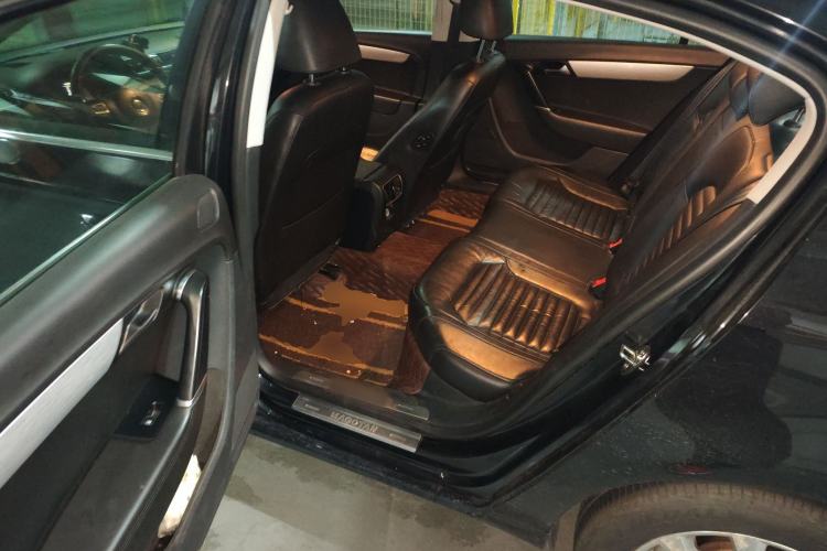 Used Volkswagen Magotan 2016 1.8TSI Smart Comfort Model Left Rear Seat