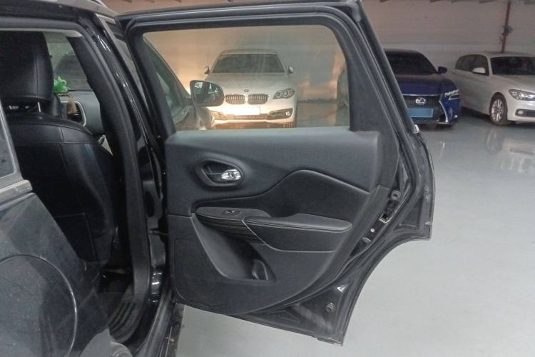 Used Jeep Cherokee 2016 2.4L Professional Edition