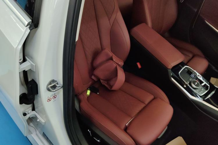 Used BMW i3 2024 eDrive 35 L
