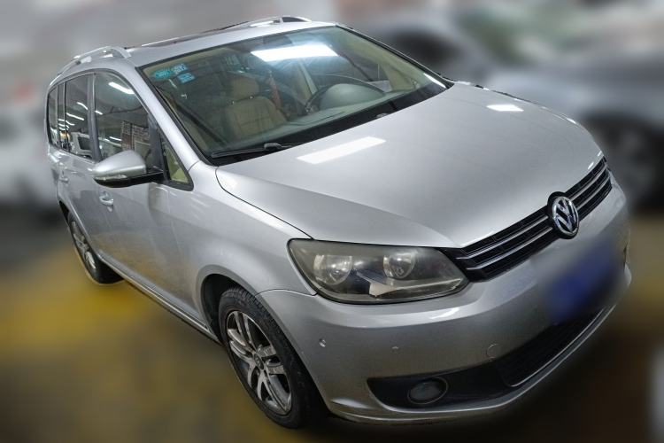 Used Volkswagen Touran 2011 1.4T DSG ZhiZhen Edition 5 Seats Front Right 45 Deg