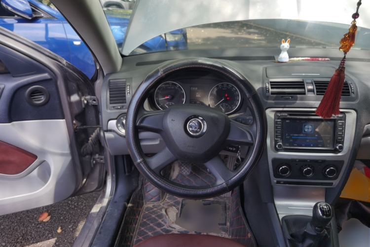 Used Skoda Octavia 2015 Classic Model 1.6L Manual Eado Version Steering Wheel