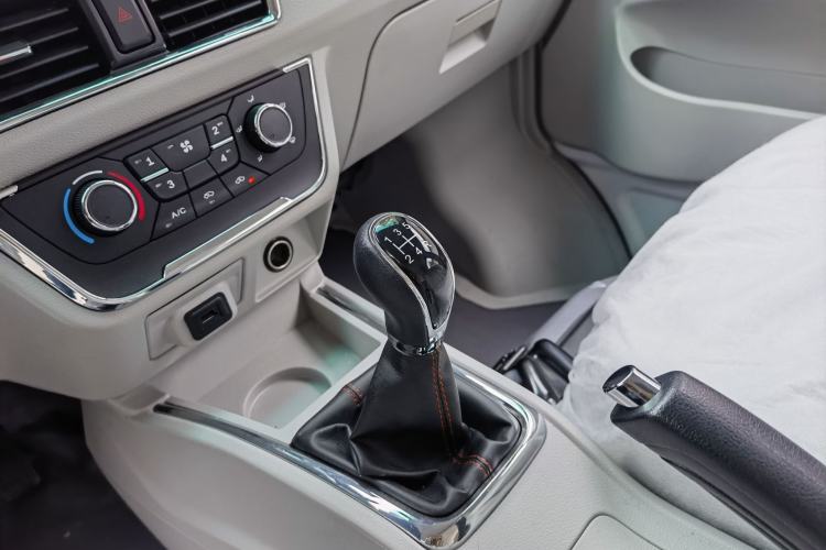 Used Jinbei New Hiace X30L 2024 Wealth Edition Passenger Van 5/6/7 Seater Front-Mounted Air Conditioning
