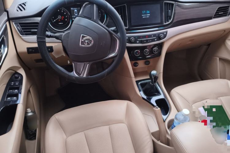 Used Baojun 730 2016 1.5L Manual Comfort Version 7 Seats China V Emission Standard Center Console