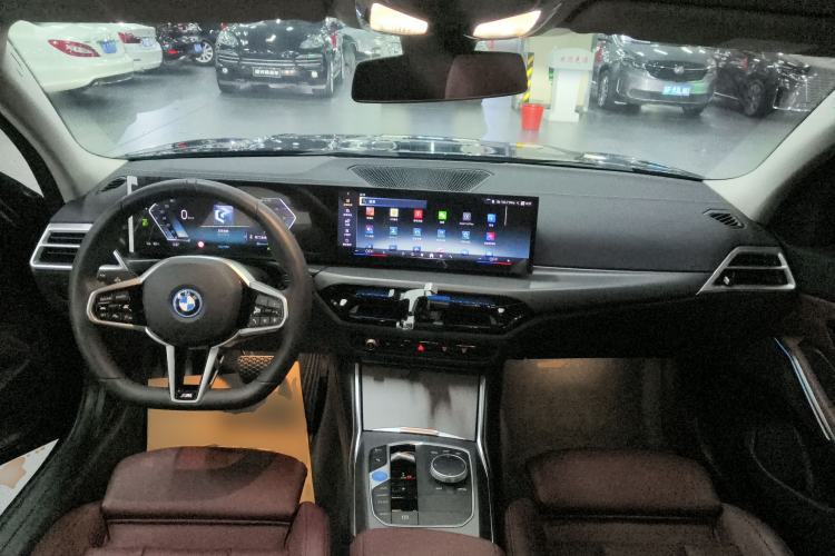 Used BMW i3 2024 eDrive 35 L Center Console