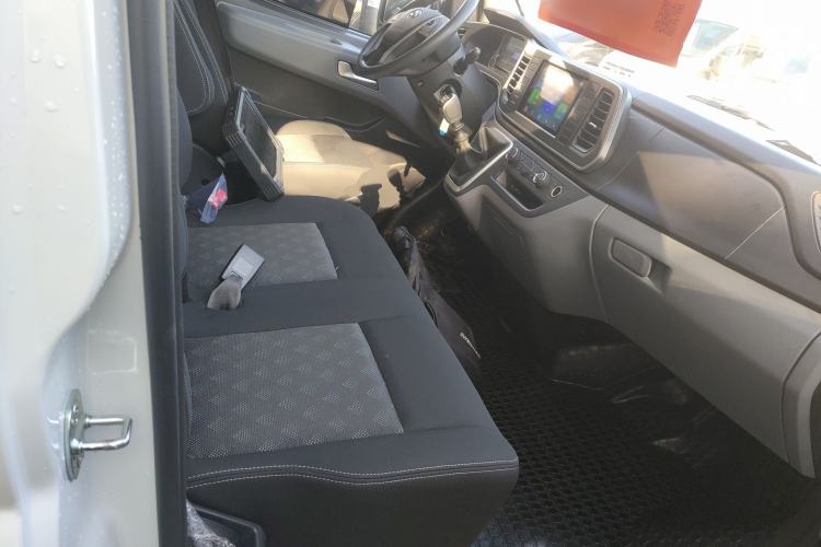 Used SAIC MAXUS Xintu V80 2025 Value Edition Aoyuntong 2.0T Manual Short Wheelbase Mid-Height 127 Ps 5/6 Seats