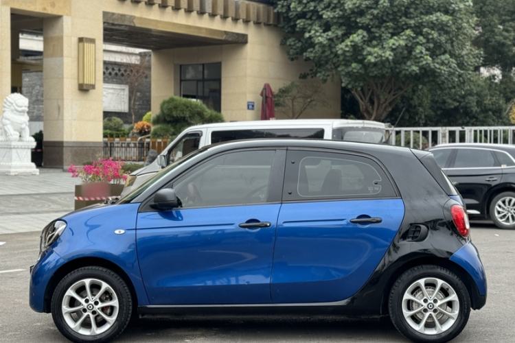 Used smart forfour 2018 1.0L 52 kW Dynamic Edition
