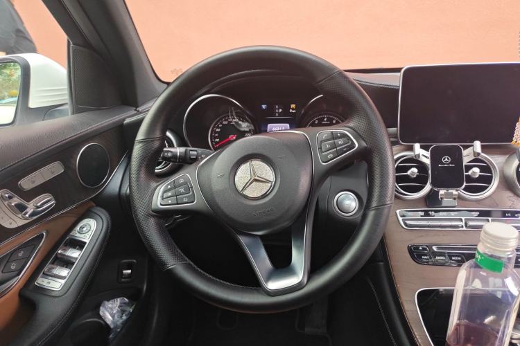 Used Mercedes-Benz GLC 2017 GLC 300 4MATIC Luxury Model Steering Wheel