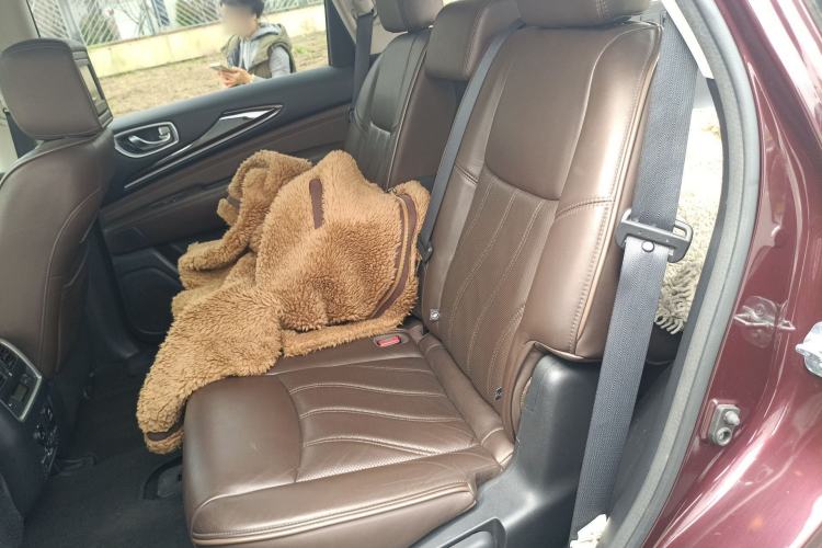 Used Infiniti QX60 2014 3.5L Four-Wheel Drive All-Terrain Version Left Rear Seat