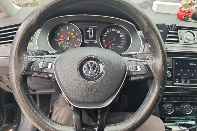 Used Volkswagen Magotan 2018 380TSI DSG Luxury Model Steering Wheel