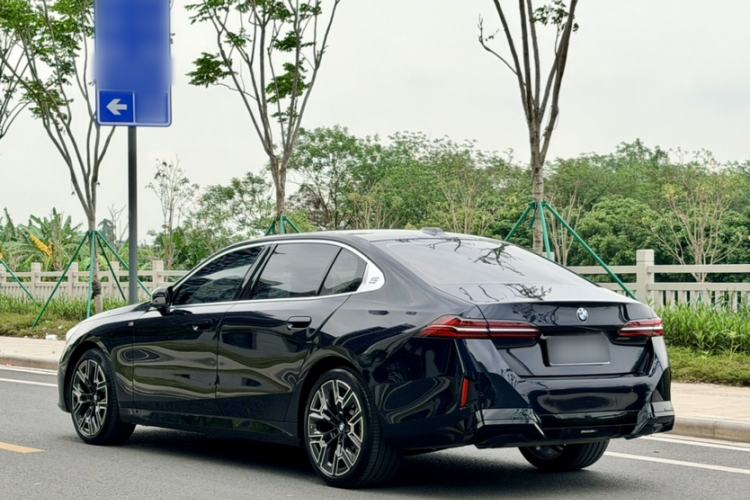 Used BMW 5 Series 2025 530Li Luxury Edition M Sport Package Exterior 8