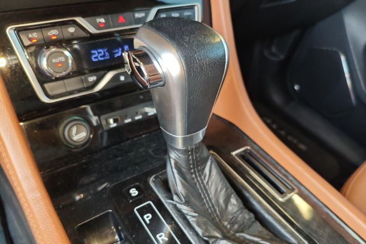 Used Zotye T600 Coupe 2017 1.5T Automatic Luxury Model Gear Lever