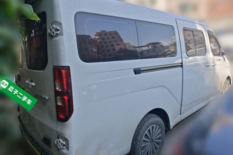 Used Wuling Yangguang 2024 300KM Comfort Version Passenger Van 75kW
