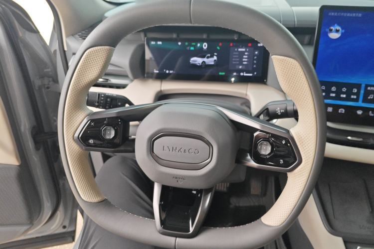 Used Lynk & Co 06 EM-P 2023 EM-P 126 Long-Range Halo Steering Wheel